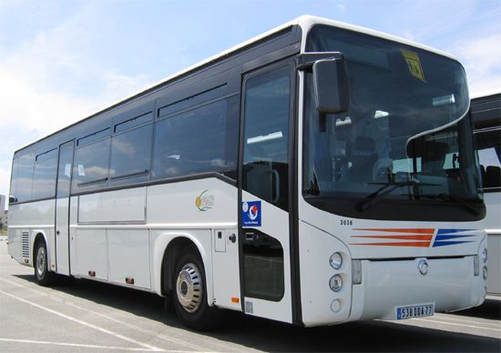 Autocar Irisbus Axer de Connex en livre Tram de Melun